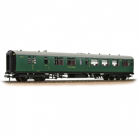 Bachmann 34-725A SR Bulleid Brake Third Semi-Open1 Malachite Green