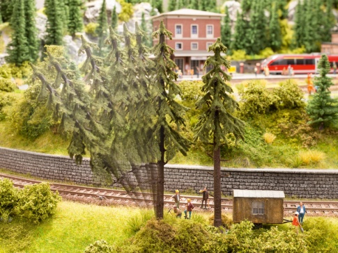 Noch 21929 Micromotion Falling Spruce Profi Tree 17.5cm
