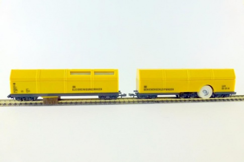 Lux-Modellbau 9670 N Gauge Double pack Vacuum wagon and polishing wagon.