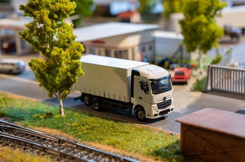 Véhicule miniature Car System Camion Atego MB, blanc, échelle HO, Car