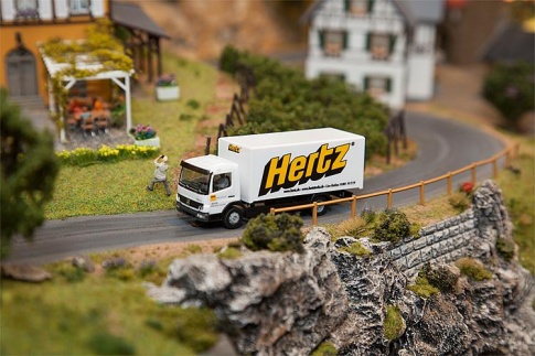 Faller 161560 Lorry MB Atego Hertz (HERPA)