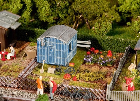Faller 180490 Allotment with Contractors Trailer Kit III