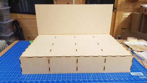 RLLDB001 – Diorama Baseboard 575mm x 375mm x 100mm With 9 Inch Backscene