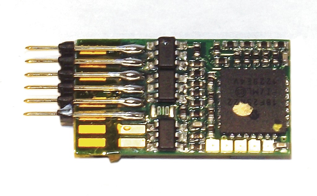Fleischmann 687303 - DCC decoder with feedback features and built-in 6-pin plug (NEM 651).