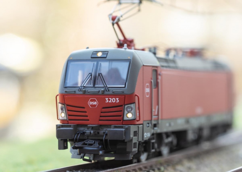 Trix M25194 DSB EB3200 Electric Locomotive VI (DCC-Sound