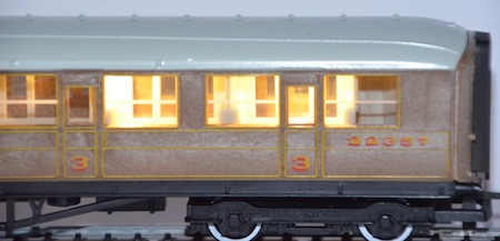 Train Tech CN200 Automatic Coach Lighting - Warm White (Set of 3)