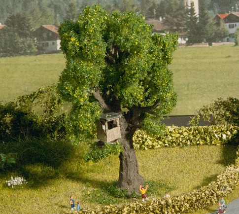 Noch 21766 Oak Tree With Treehouse 10cm