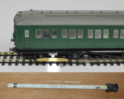 Train Tech CL28 Automatic Coach Lighting - Warm White/ Electric Spark Effects